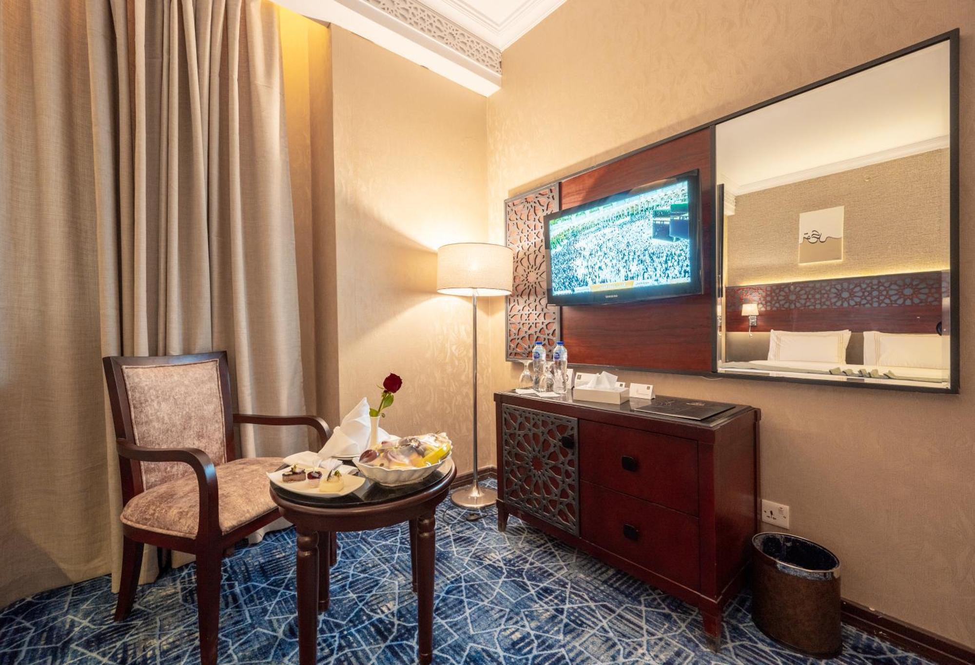 Hotel Shaza Regency Plaza Al Madinah Medina Esterno foto A room at the hotel