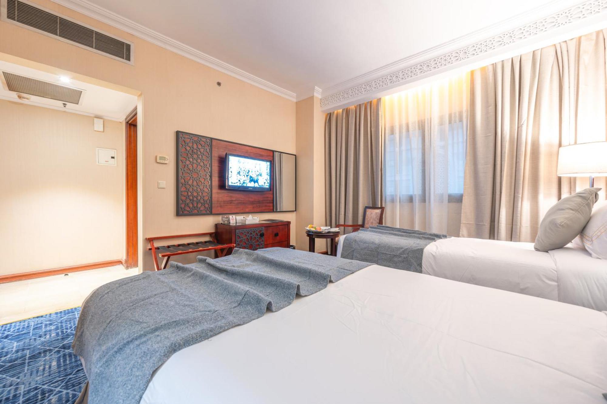 Hotel Shaza Regency Plaza Al Madinah Medina Esterno foto A room at the hotel