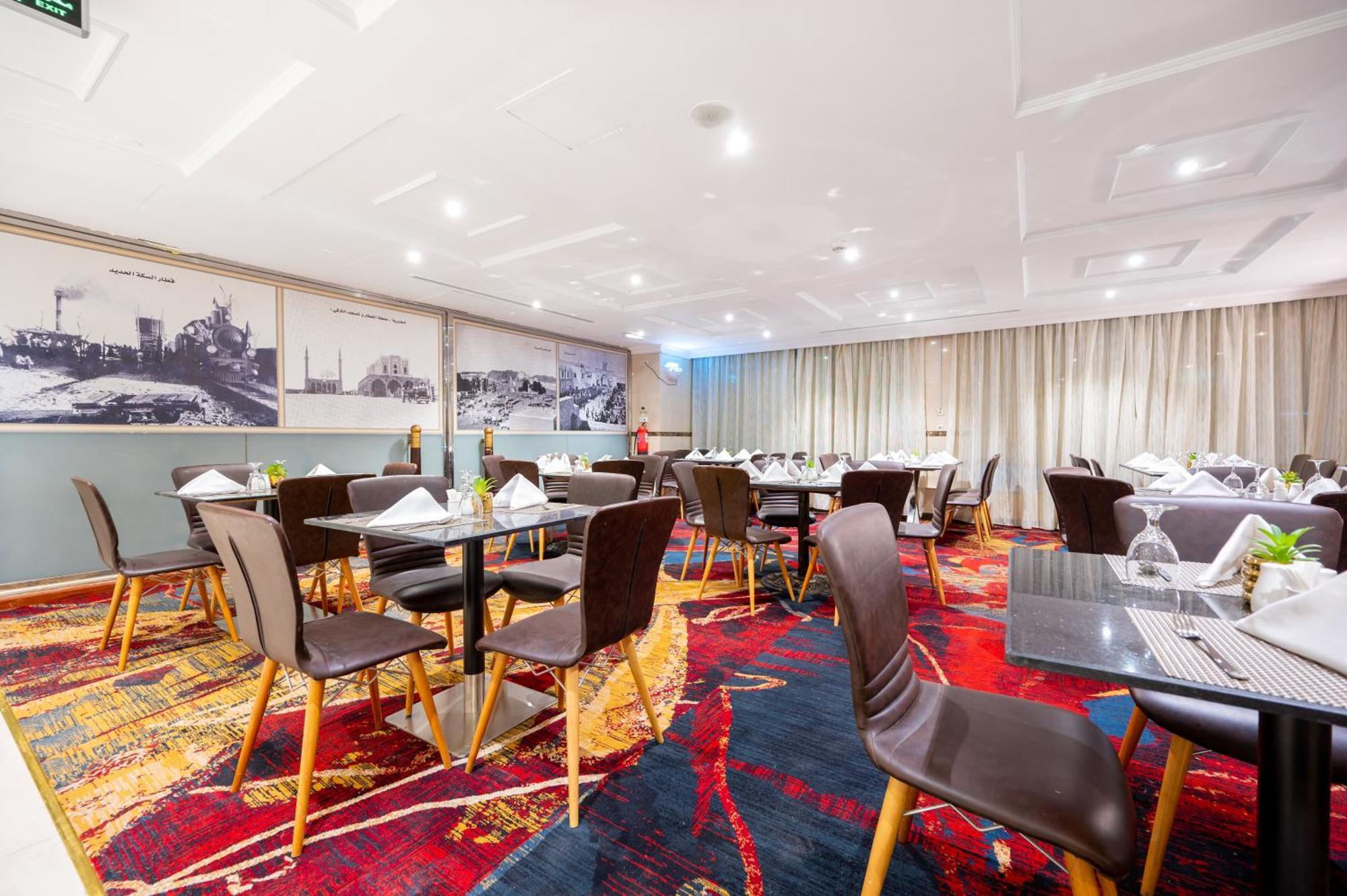 Hotel Shaza Regency Plaza Al Madinah Medina Esterno foto The lounge at the airport