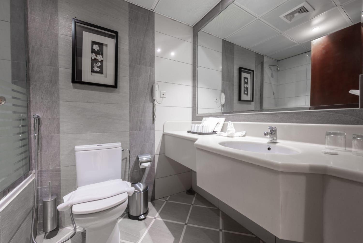 Hotel Shaza Regency Plaza Al Madinah Medina Esterno foto Bathroom