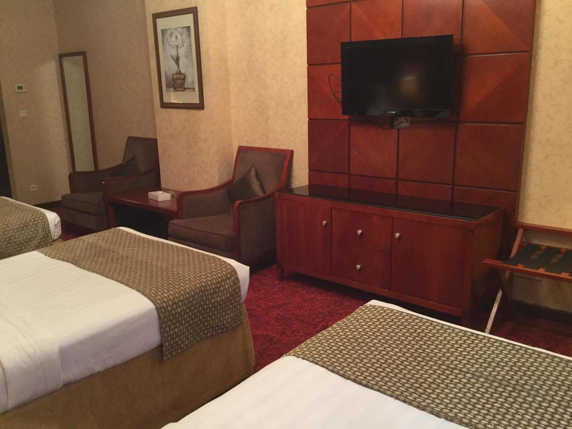 Hotel Shaza Regency Plaza Al Madinah Medina Esterno foto A room at the hotel